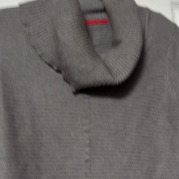 Gray Sweater by Red sizeM - Picture 6 of 8